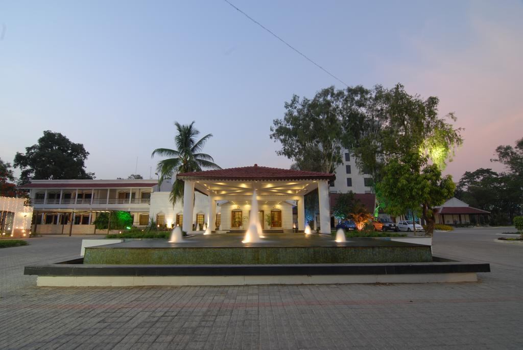Chanakya Bnr Hotel Ranchi Exterior foto